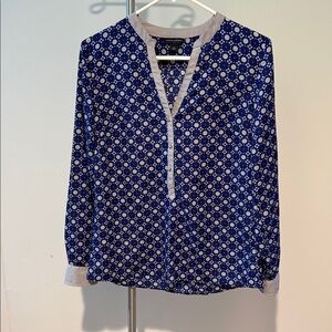 Banana Republic Blue and Cream Patterned Blouse